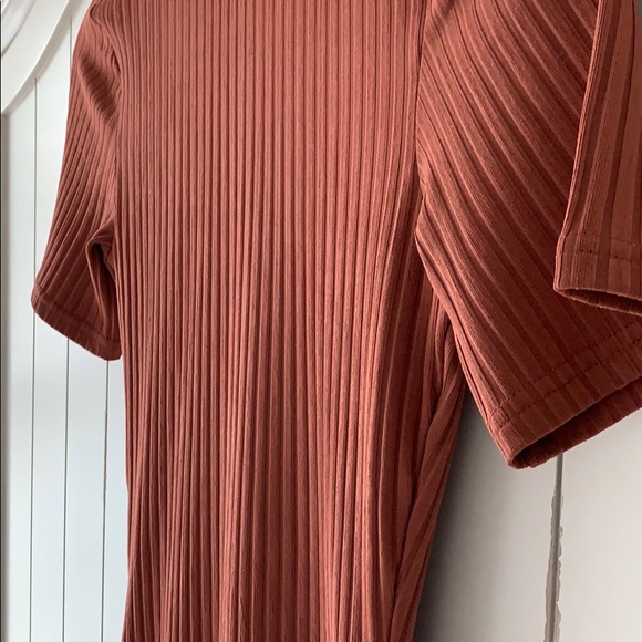 Short Sleeve Ribbed Dress - Picture 5 of 6